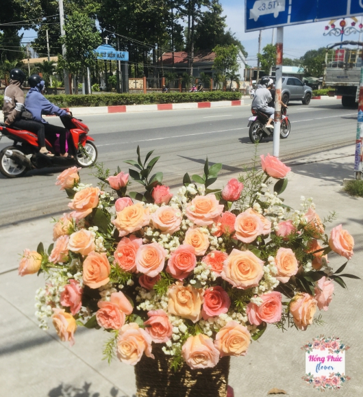 Hộp gỗ hoa 50 Hồng ngoại phối baby cực sang tặng sinh nhật, khai trương ở Bình Dương 